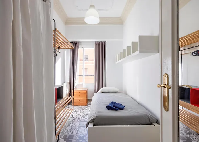 Ruzafa 4 Bedroom Apartamento *